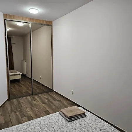 Stylish Newly Renovated 1br With Free Parking Near Arkadia وارسو