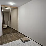 Stylish Newly Renovated 1br With Free Parking Near Arkadia Varsovia