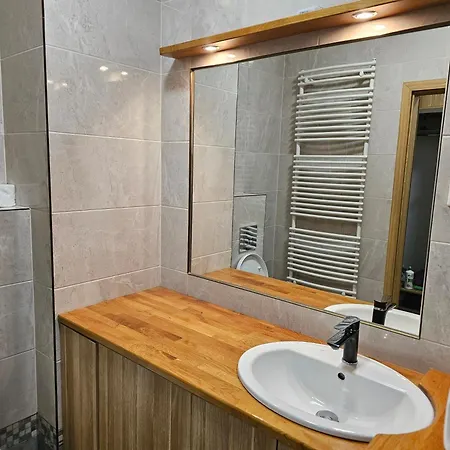Stylish Newly Renovated 1br With Free Parking Near Arkadia Apartment *