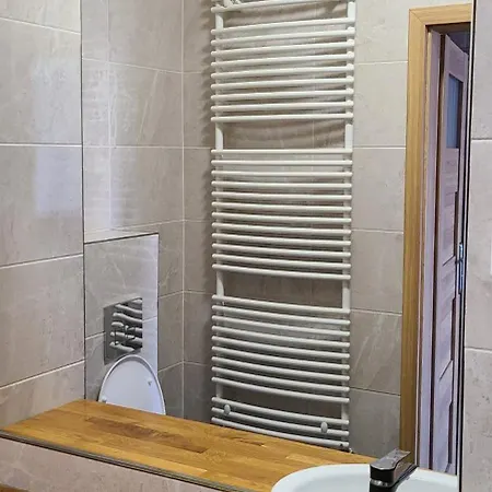 Wellsituated 1 Bedroom In * Warszawa